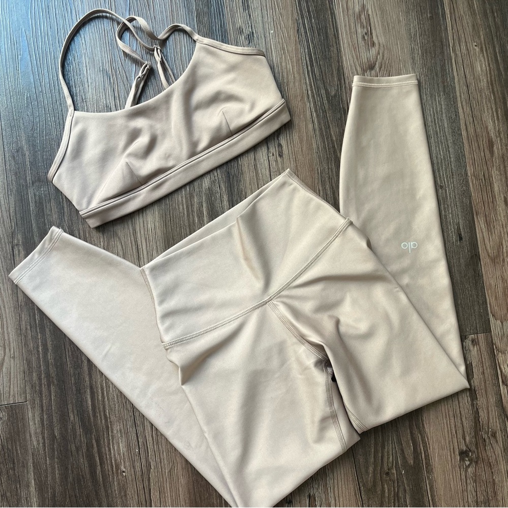 Alo Yoga Airlift Intrigue Bra and Leggings Set